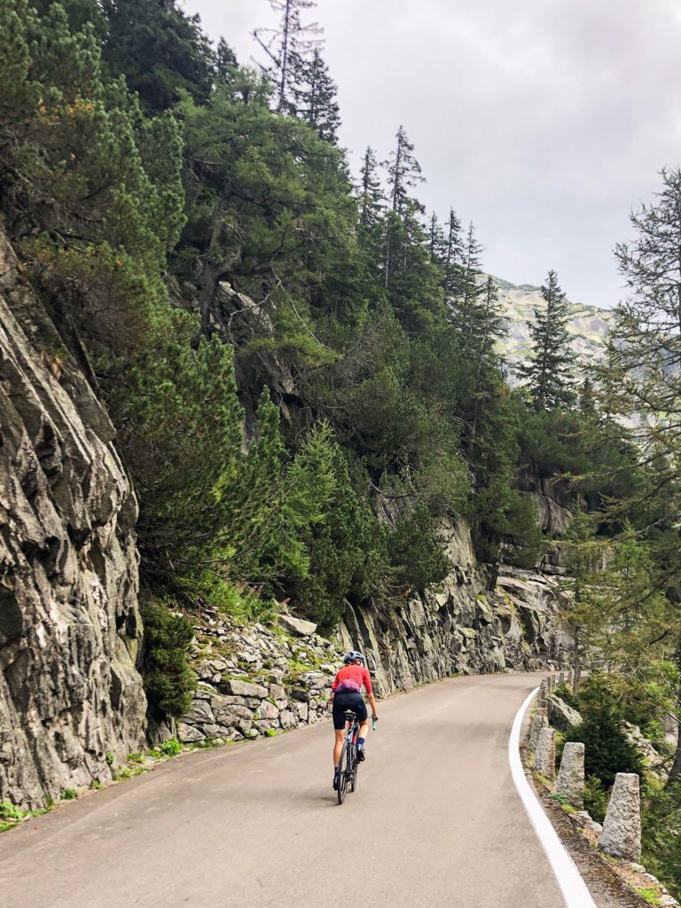 Radfahrer alte Grimselpassstrasse